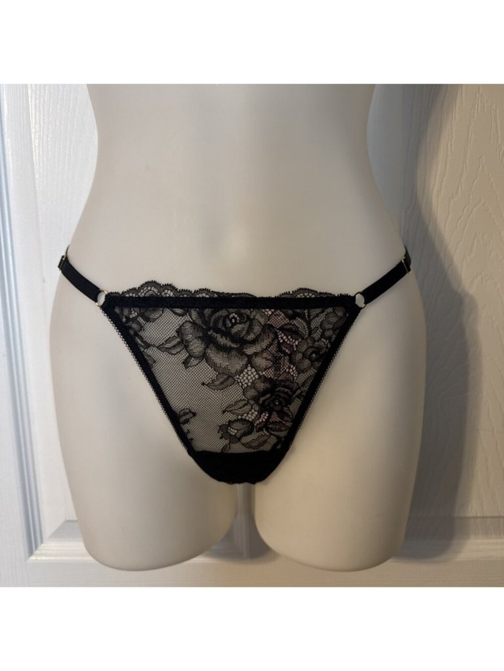 VICTORIA'S SECRET S BLACK ROSE LACE STRAPPY V STRING THONG ADJ SIDE PANTIES NWT